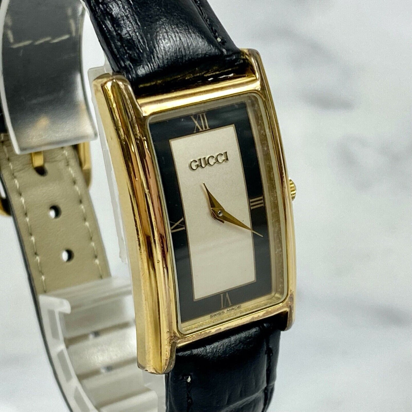 GUCCI 2600M Swiss Made Rectangle Analog Quartz Mens Watch Vintage Excellent