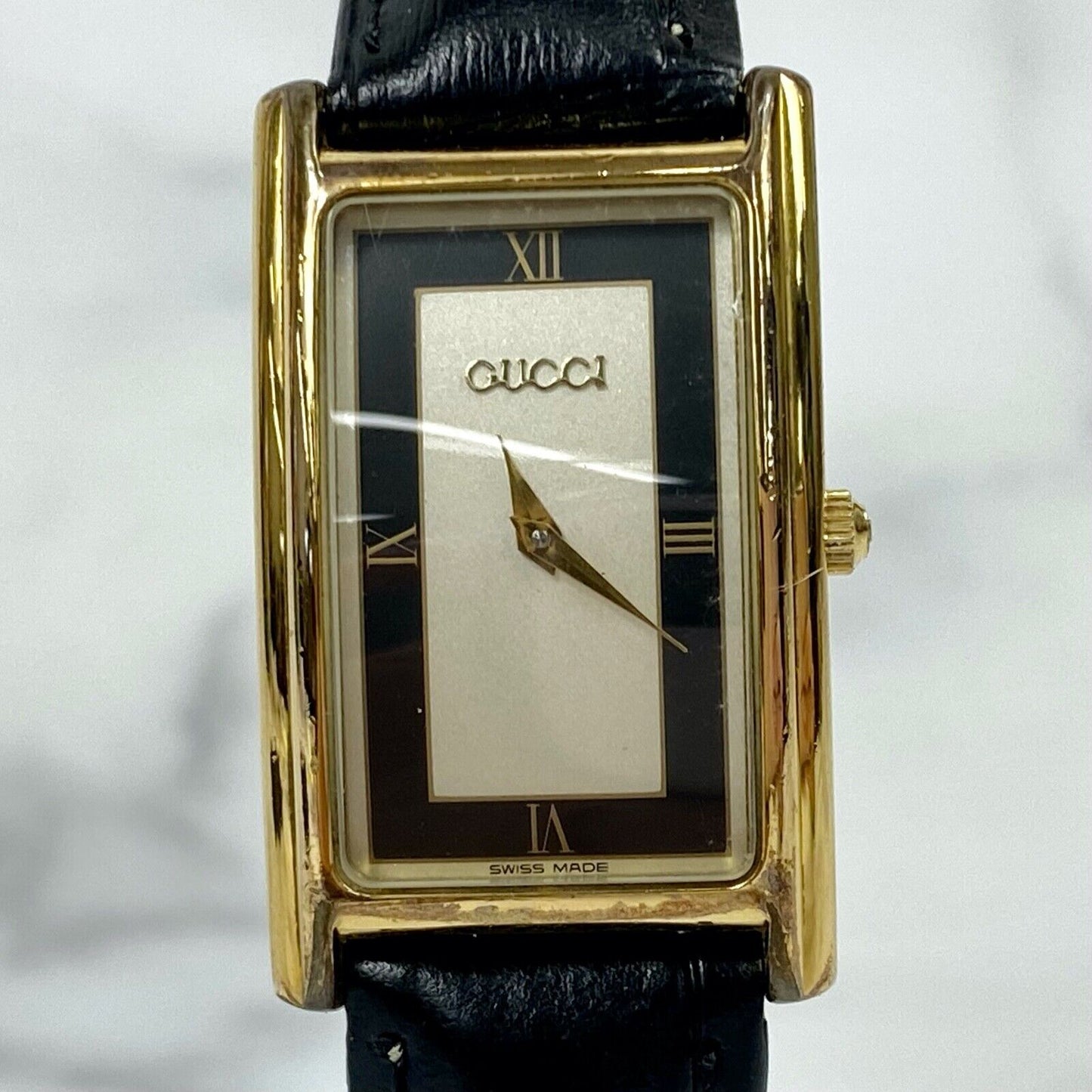 GUCCI 2600M Swiss Made Rectangle Analog Quartz Mens Watch Vintage Excellent