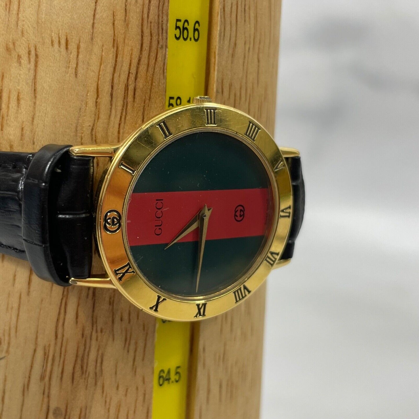 GUCCI 3000M Swiss Red Green Roman Numerals Womens Watch Vintage Excellent