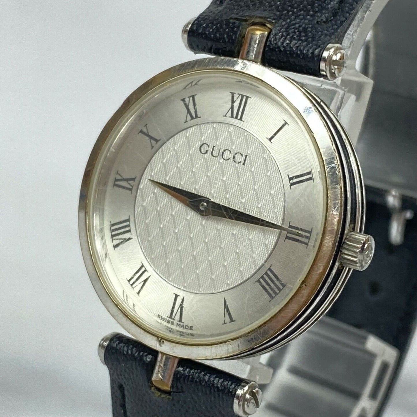 GUCCI 2040M Swiss Roman Numerals Silver Quartz Mens Watch Vintage Excellent