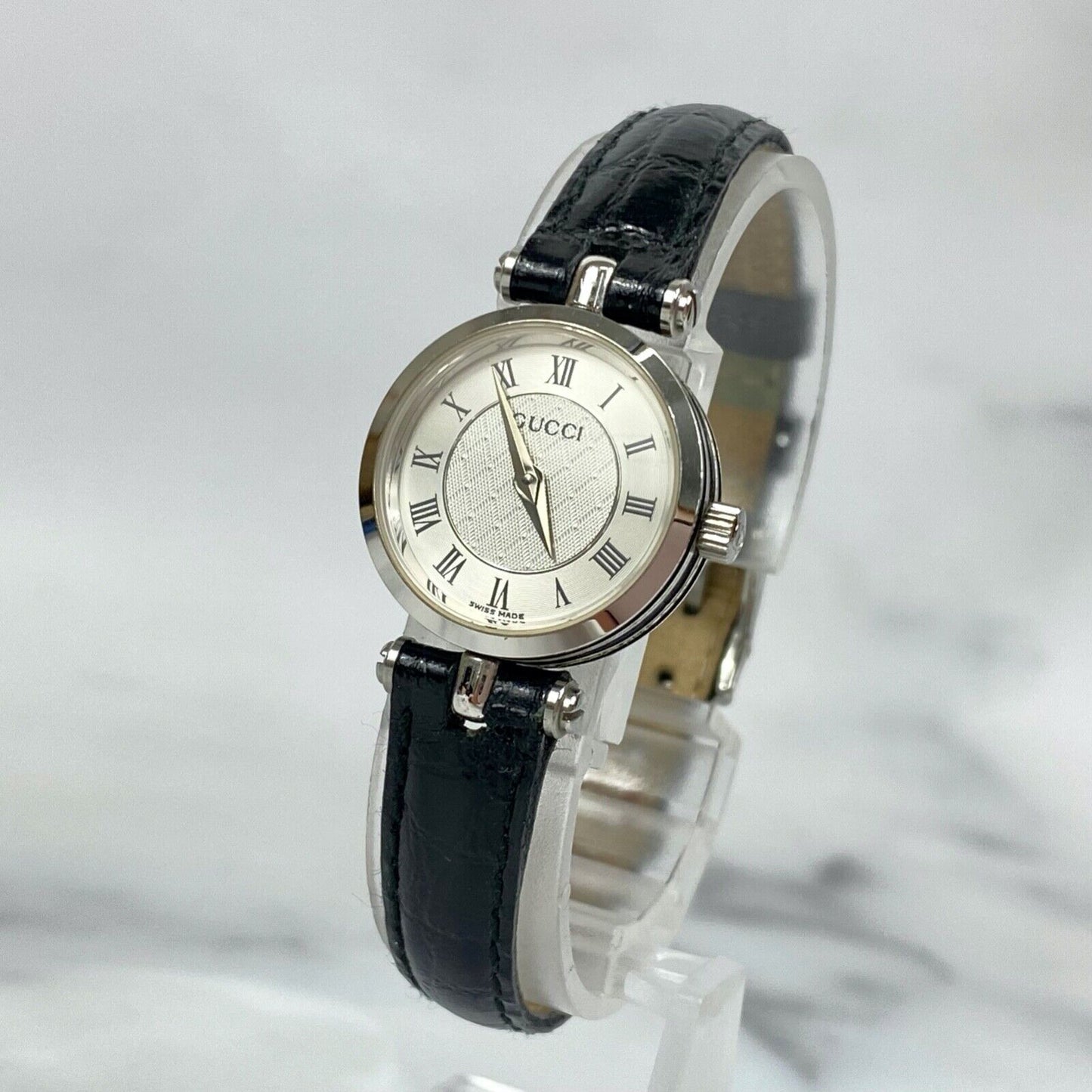 GUCCI 2040L Swiss Roman Numerals Silver Quartz Womens Watch Vintage Excellent