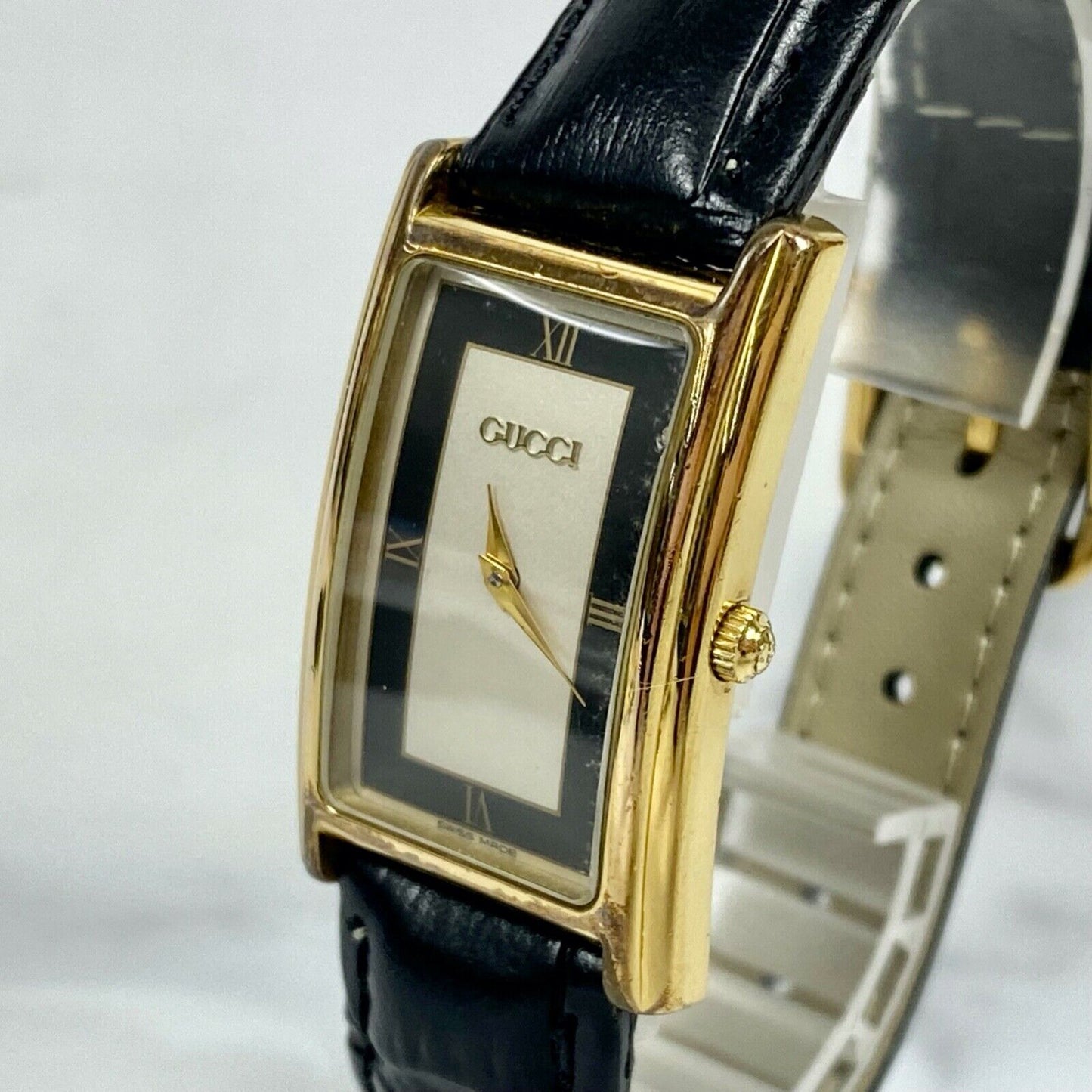 GUCCI 2600M Swiss Made Rectangle Analog Quartz Mens Watch Vintage Excellent