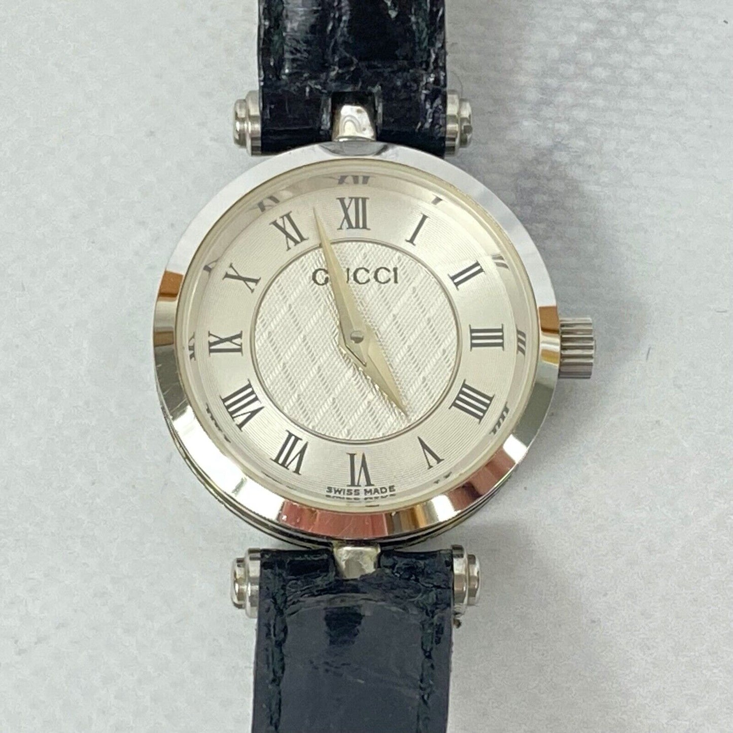 GUCCI 2040L Swiss Roman Numerals Silver Quartz Womens Watch Vintage Excellent