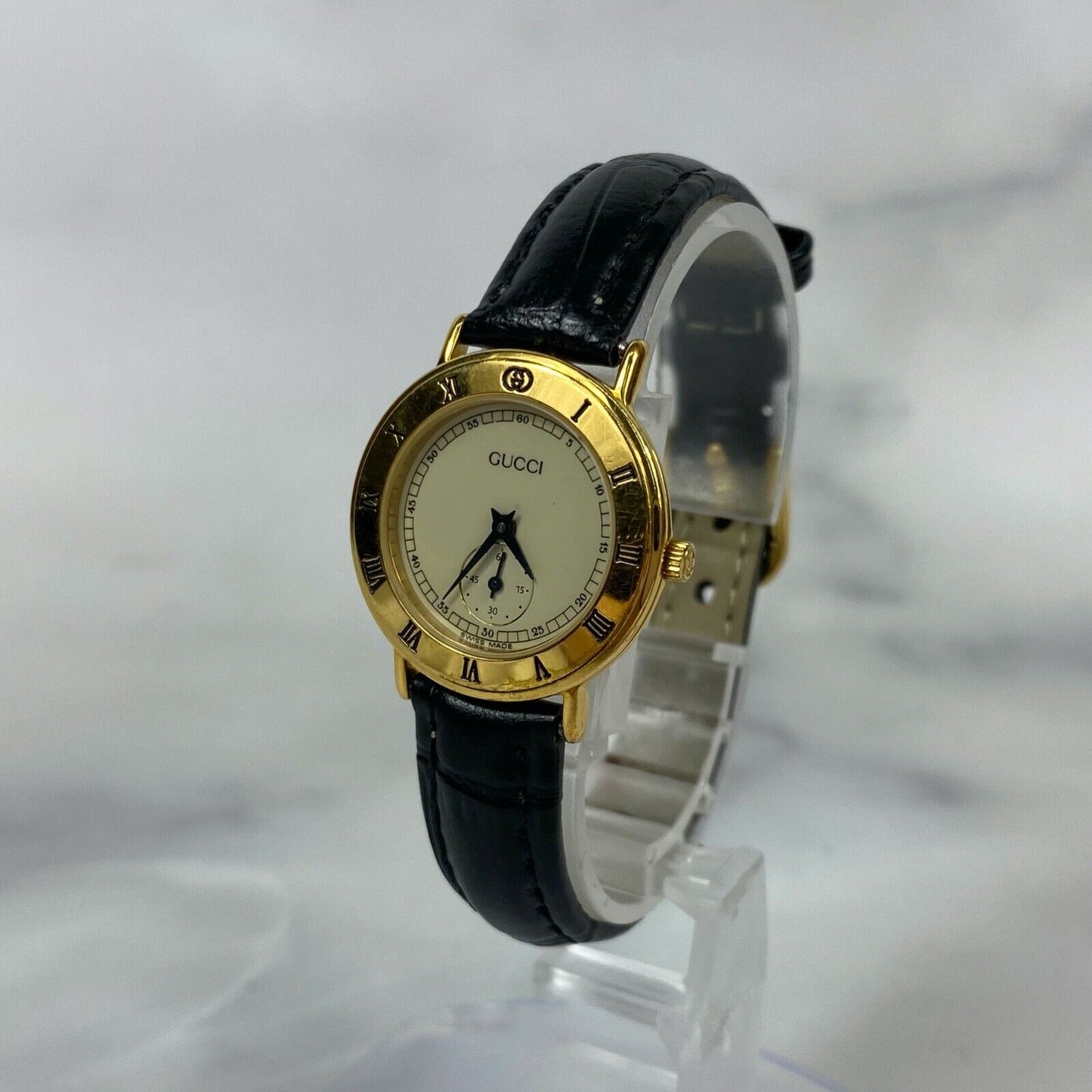 GUCCI 3000.2.L Gold Bezel Swiss Roman Numerals Womens Watch Vintage Excellent