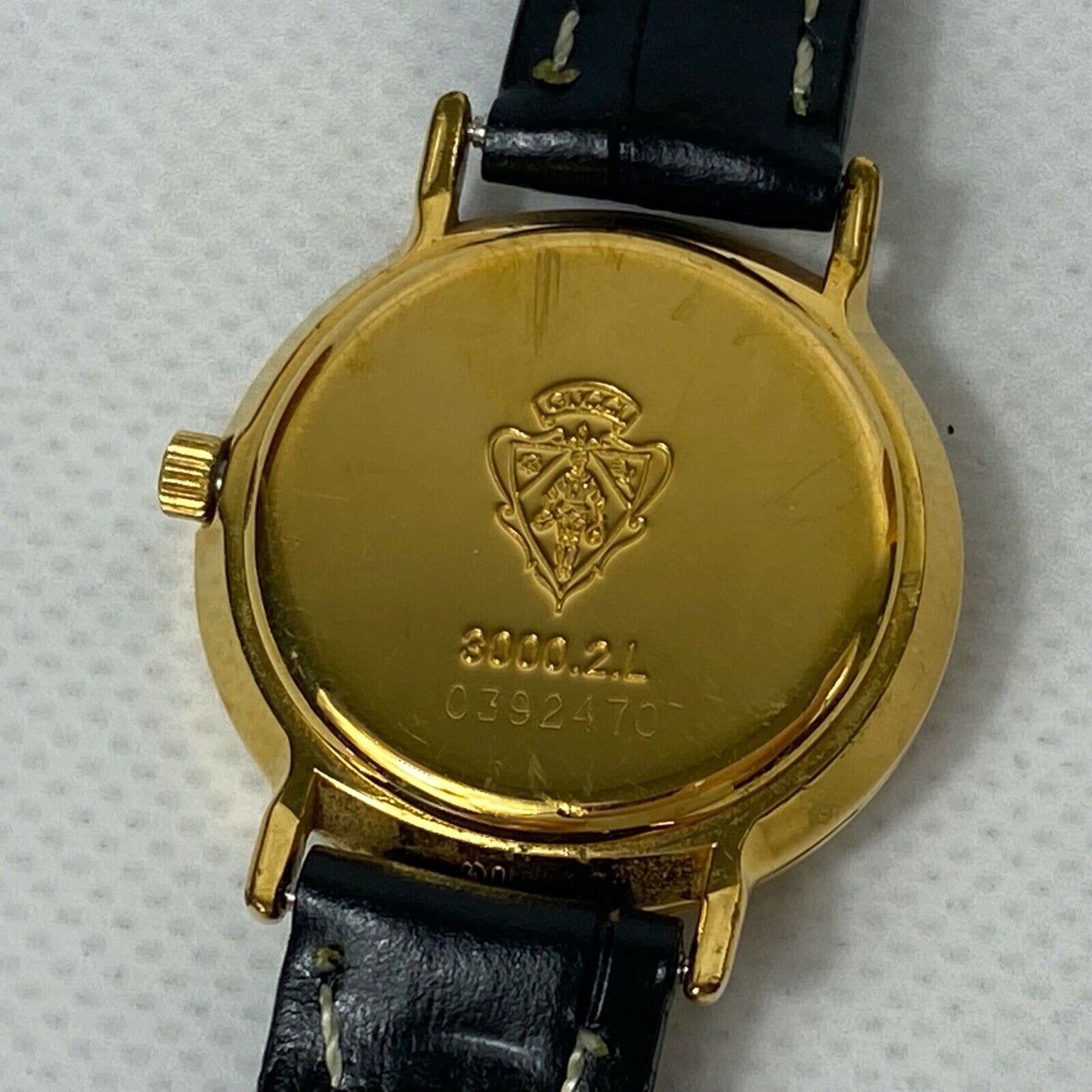 GUCCI 3000.2.L Gold Bezel Swiss Roman Numerals Womens Watch Vintage Excellent