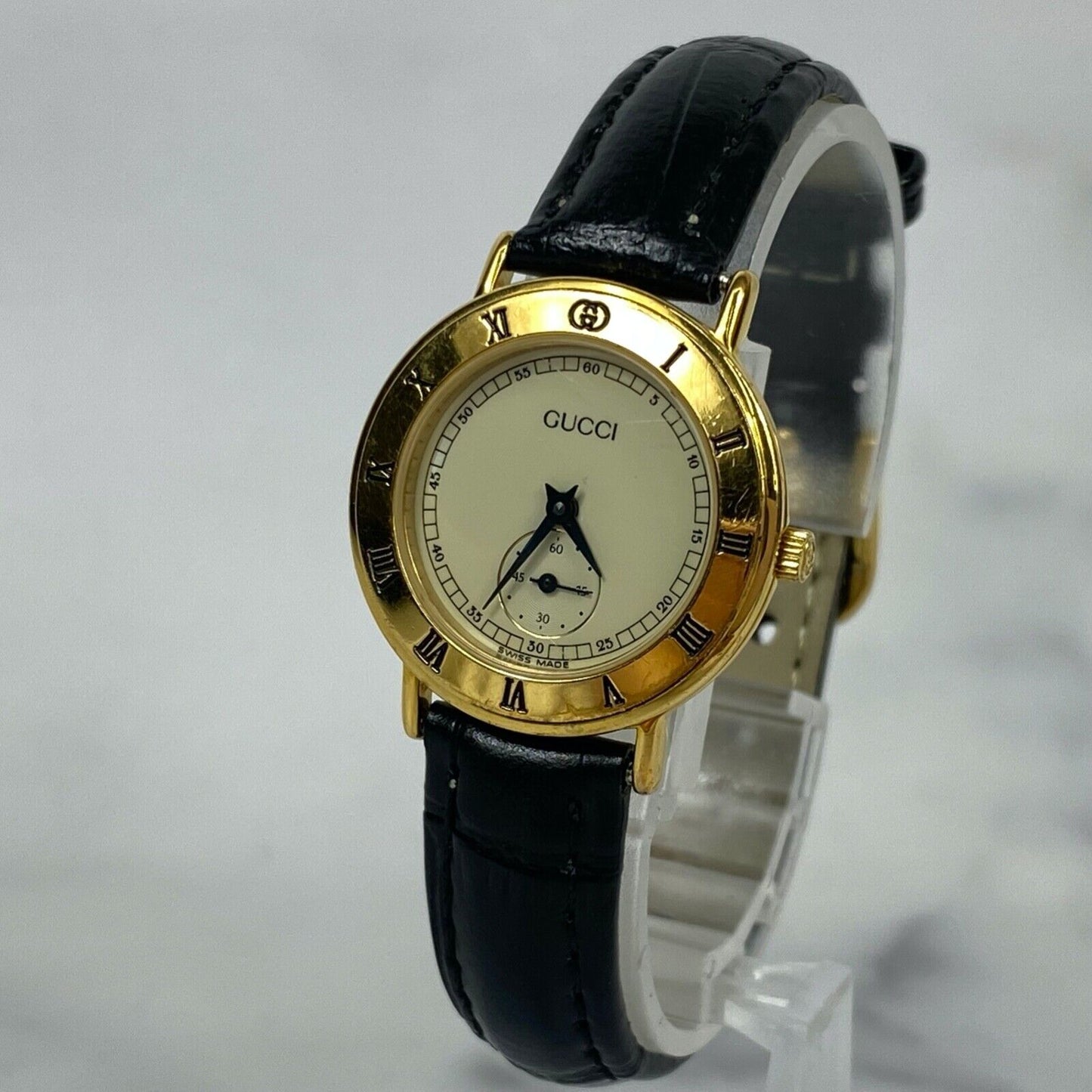 GUCCI 3000.2.L Gold Bezel Swiss Roman Numerals Womens Watch Vintage Excellent